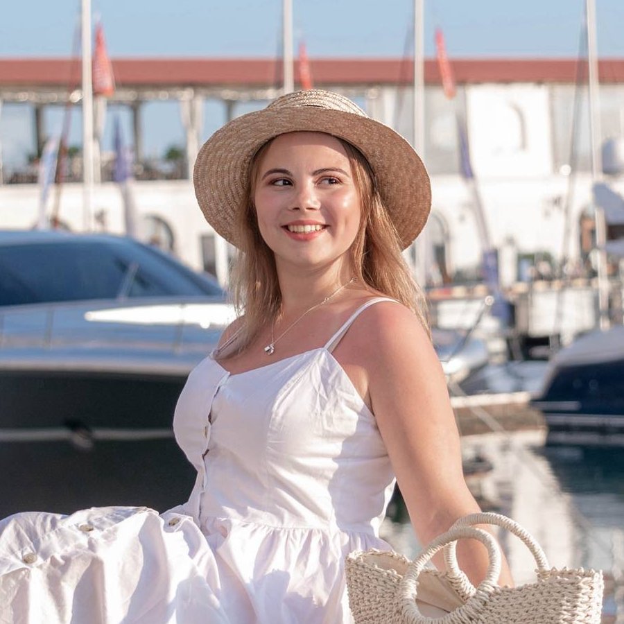 Анна Романова